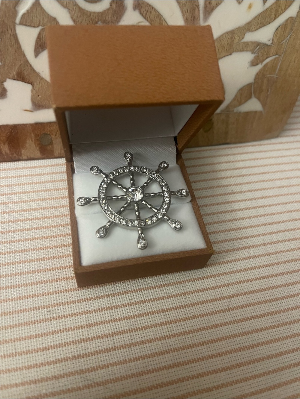Shipwheel pendant